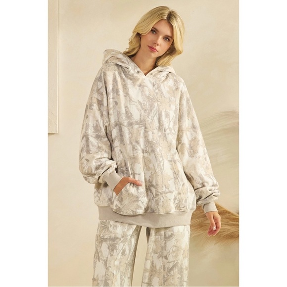 Veveret Gray Camo Fleece Joggers Pants and Hoodie Set - Picture 3 of 3